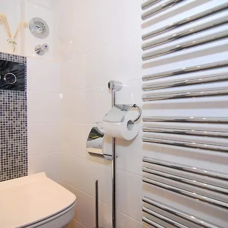 Apartment Klaus-groth-strasse 2, Whg 10 *